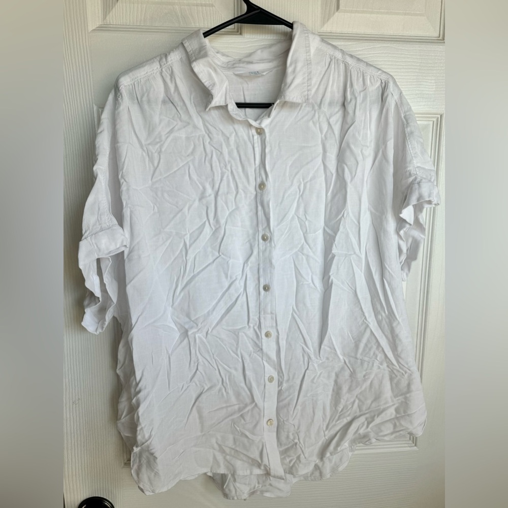 Time and Tru Women’s White Casual Button Down Short Sleeve Shirt